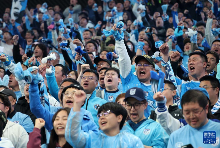 中超：大连英博不敌云南玉昆|大连英博队|2026赛季中国足球超级联|中国足球超级联赛|云南玉昆队|李钢_新浪体育_新浪新闻
